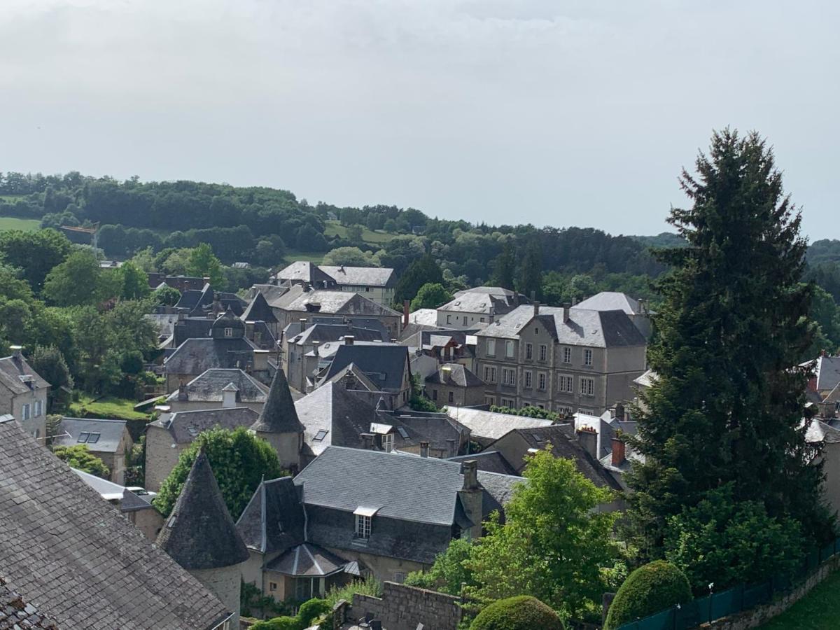 Treignac Tourelles Apartment ภายนอก รูปภาพ